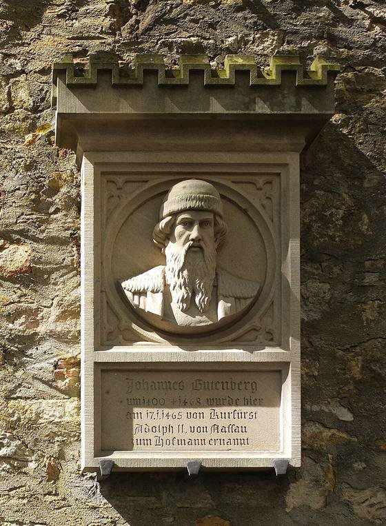 Stone memorial plaque in Eltville with a carved relief of Gutenberg and a German inscription about his appointment as court gentleman in 1465